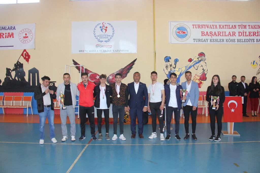 İlçe Gençlik Spor Müdürlüğümüz Tarafından Düzenlenen Voleybol Turnuvası Kapsamında Ödülümüzü Aldık.